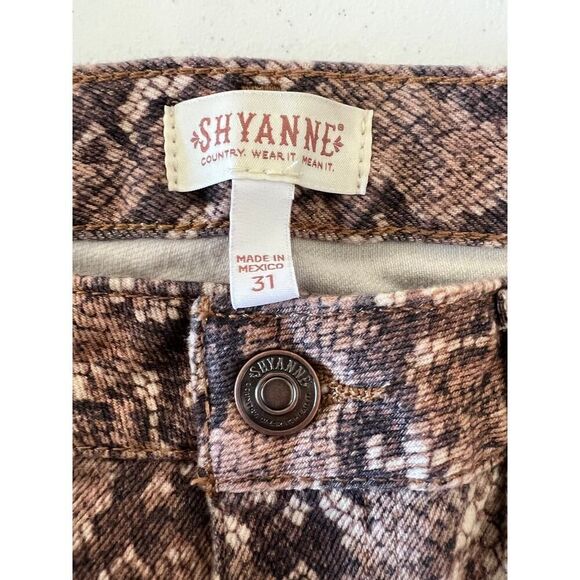 SHYANNE WOMEN'S HIGH RISE SNAKE PRINT SUPER FLARE JEANS size 31 - Picture 6 of 9